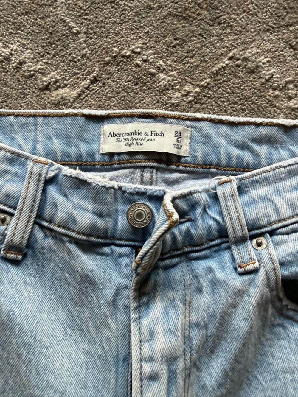 Abercrombie Light Wash Raw Hem Women's Straight Jeans - Picture 3 of 4